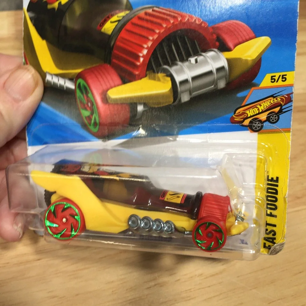 Hot Wheels Toy Car 2025 Fast Foodie Hot Wheengs 197/250 1:64 Yellow Red
